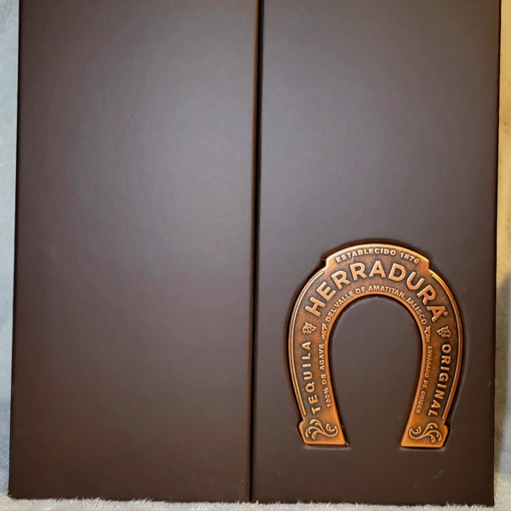 HERRADURA BOX & BOTTLE SUPREMA